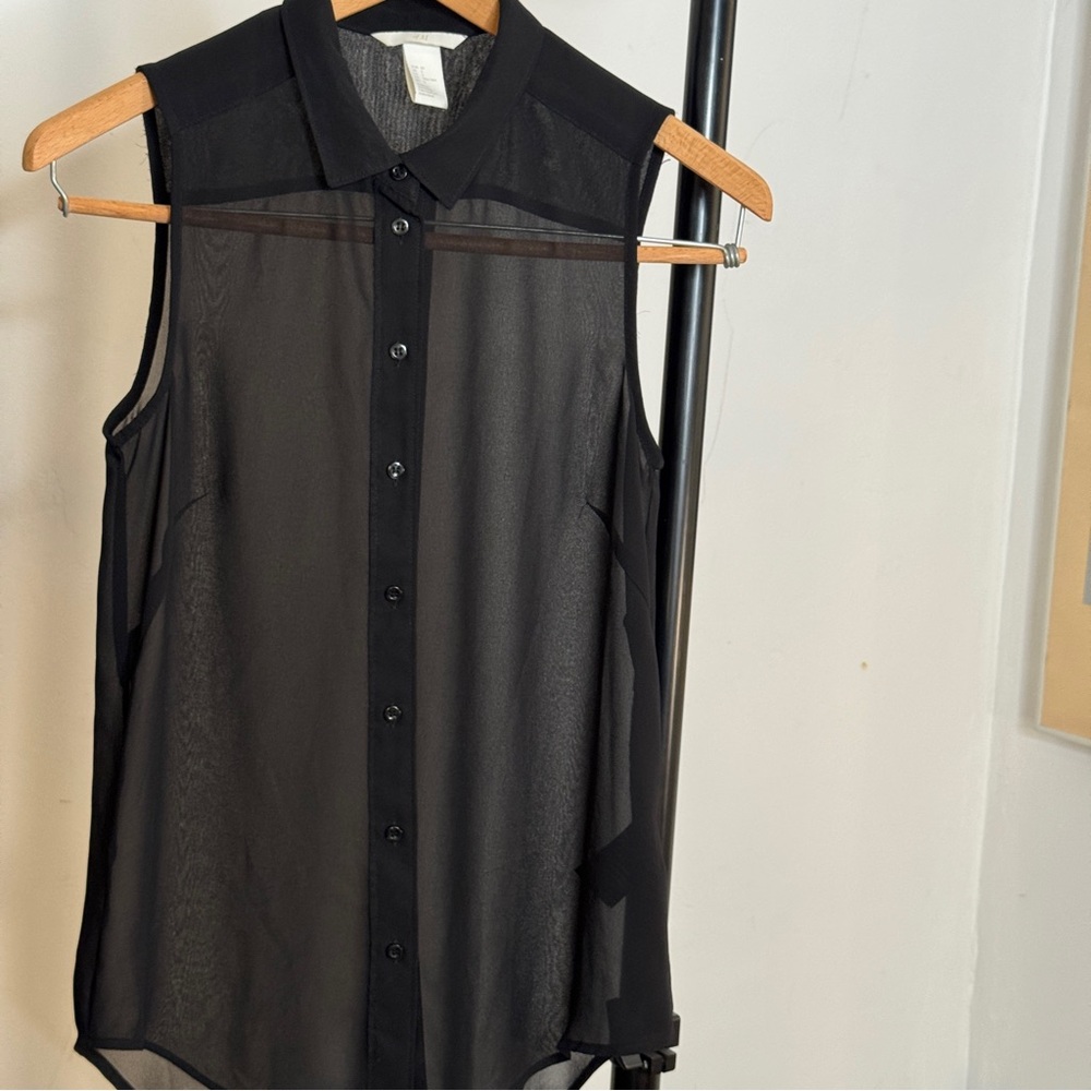 H&M Black Sleeveless Button-Down Blouse